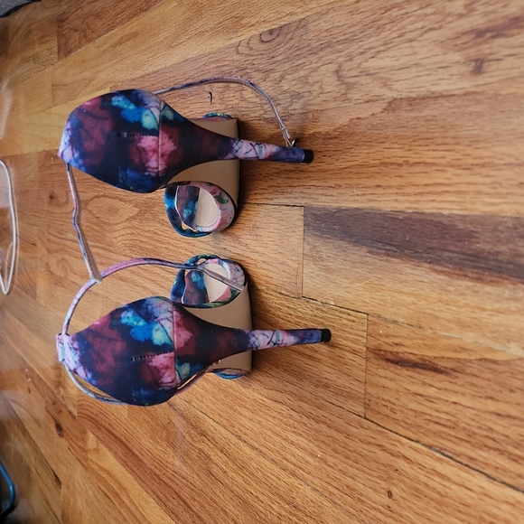 Steve Madden Tie Dye Pumps - Picture 4 of 6